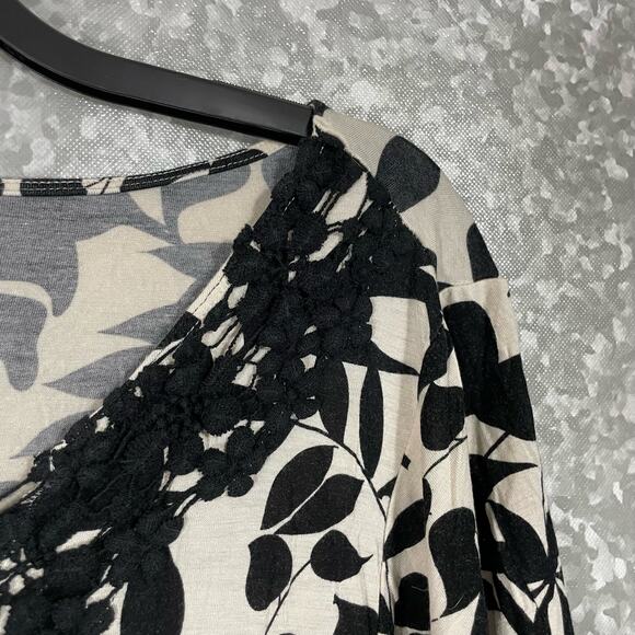 Studio Works Women's Plus Size Black & White Floral Top - Size 2X - Crochet Lace - Picture 2 of 7